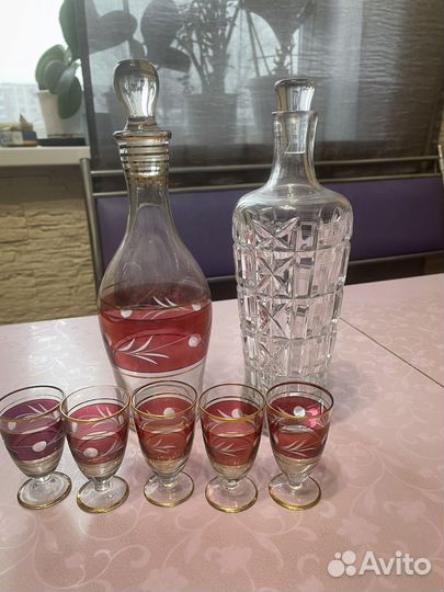 Графин хрустальный и графин и рюмки