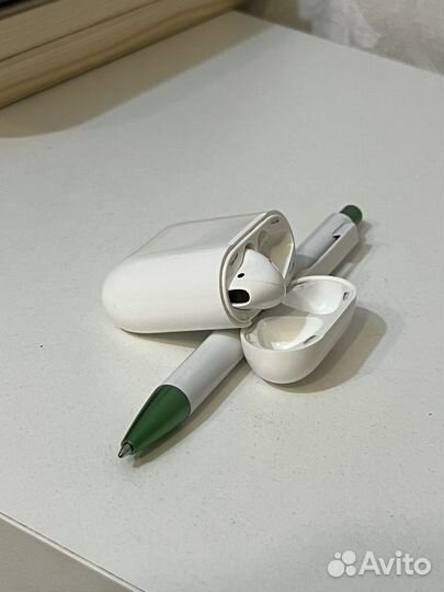 Airpods 2 (оригинал кейс и правый наушник )