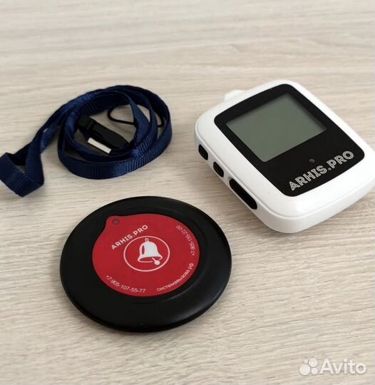 Кнопка вызова персонала и часы пейджер на клипсе