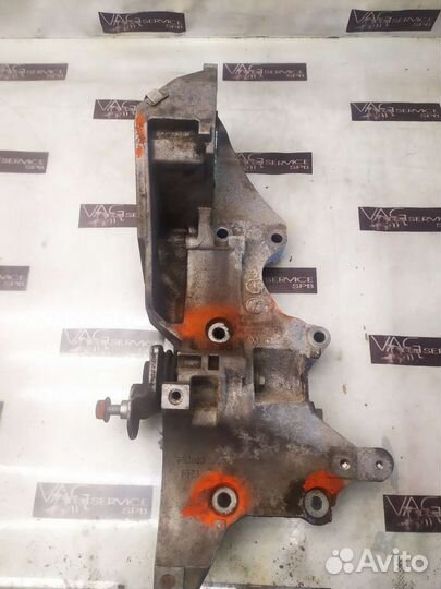 Кронштейн генератора VW VAG 2.0 TDI CGL