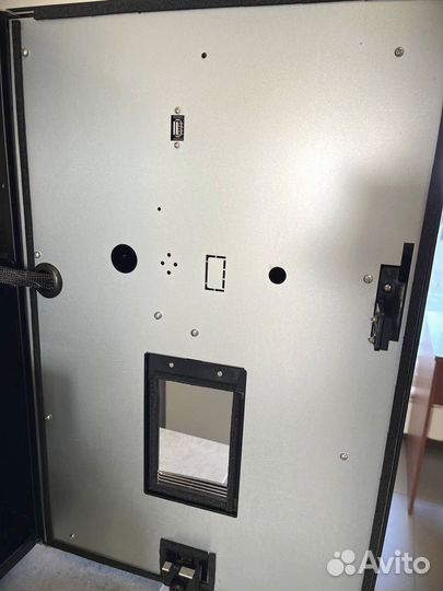 Кофейный автомат для бизнеса вендинг Jetinno JL24