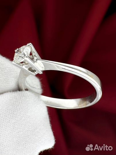 Золотое кольцо с бриллиантом 750 проба 2.78 гр