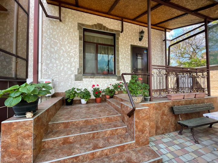 Дом 415 м² на участке 6 сот.