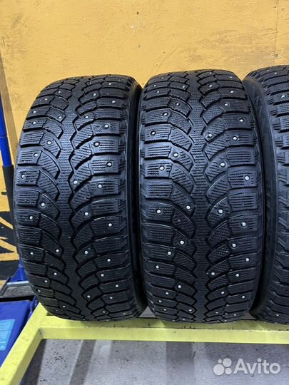 Bridgestone Blizzak Spike-01 215/50 R17