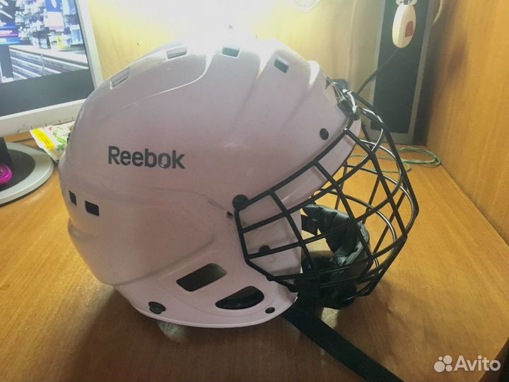 Хоккейный шлем