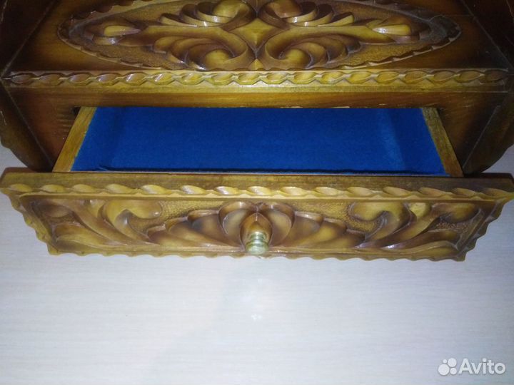 Шкатулка резная деревянная