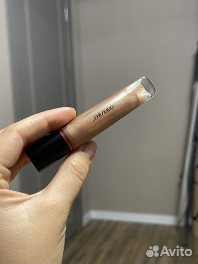 Блеск shiseido shimmer gelgloss