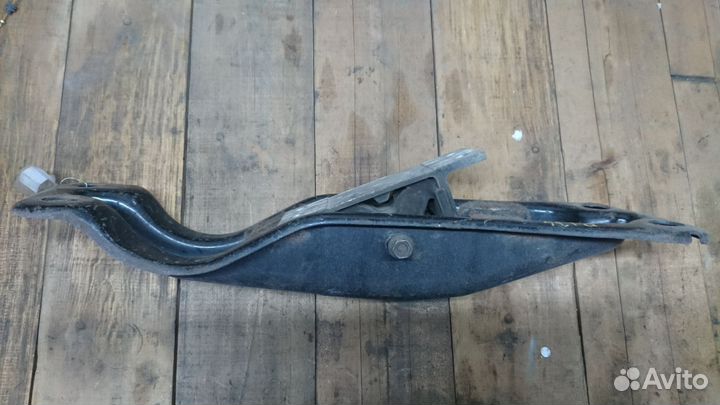 Кронштейн и подушка кпп infiniti ex35