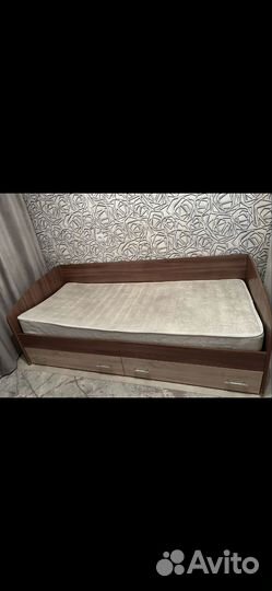 Кровать односпальная с ящиками и матрасом бу