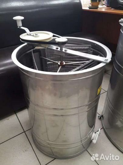 Медогонки,воскотопки и др.инвентарь