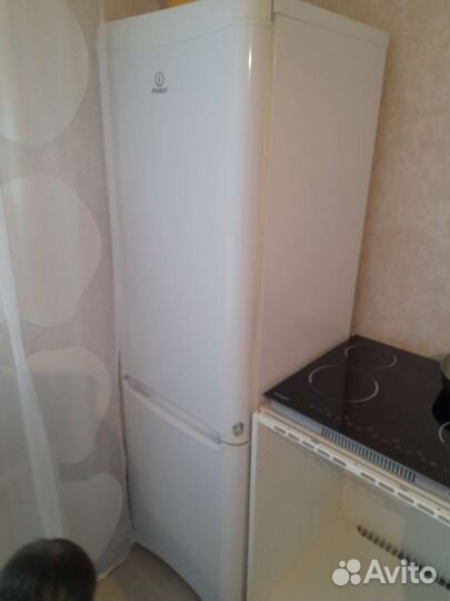 Холодильник бу indesit