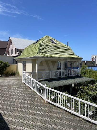 Дом 590 м² на участке 10 сот.