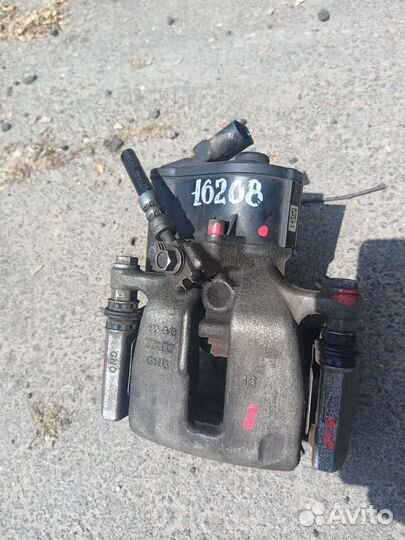 Суппорт задний левый и правый на Пассат б6, Тигуан