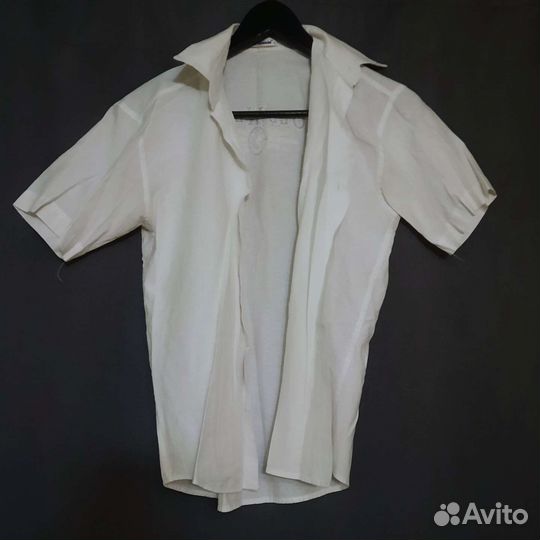 Белые рубашки и брюки