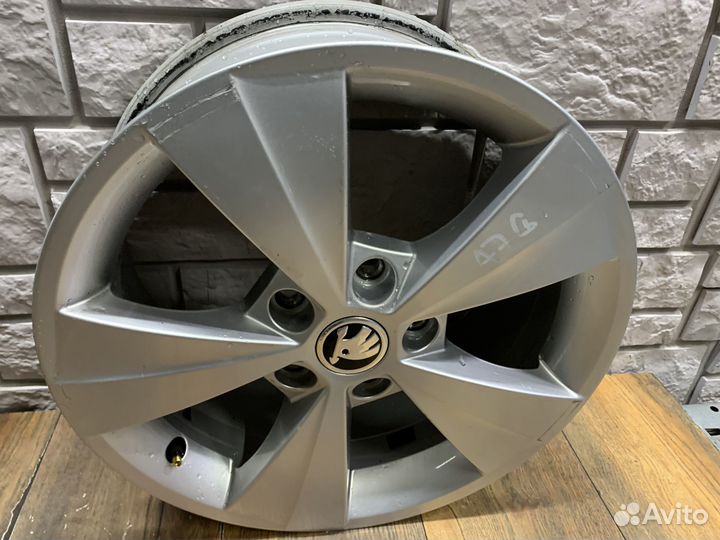 Skoda Octavia A7 Диск колесный литой R16