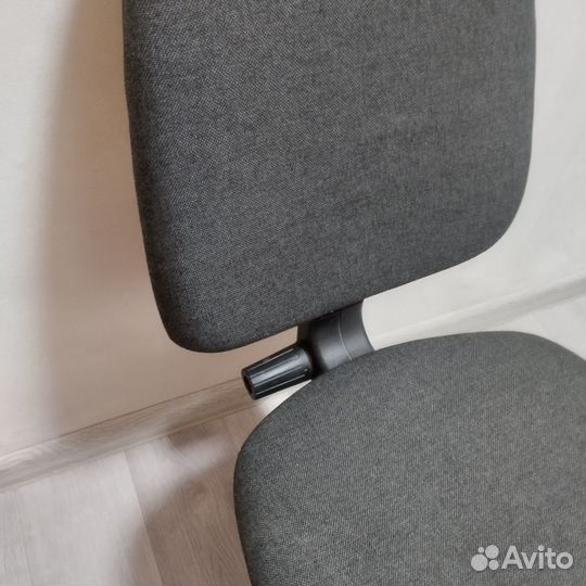 Офисное кресло(без подлокотников)
