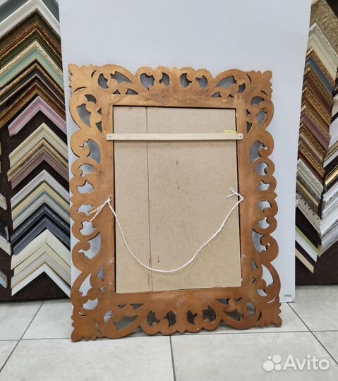 Зеркало настенное в раме