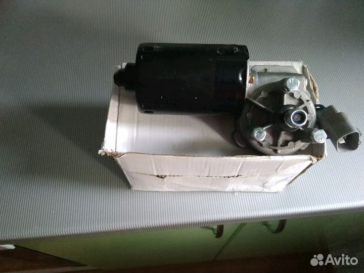 Моторчик стеклоочистителя передний