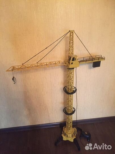 Подъемный кран на пульте
