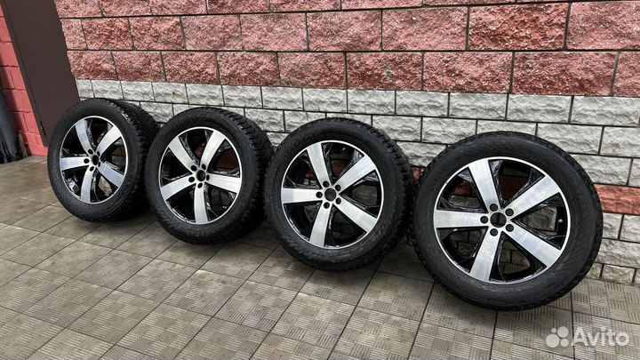 Nokian Tyres Hakkapeliitta 9 SUV 275/50 R20 113N