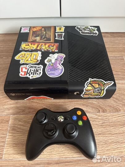 Xbox 360 e 250 gb + диски+ игры
