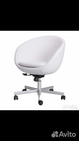 Офисное кресло IKEA Скрувста белое