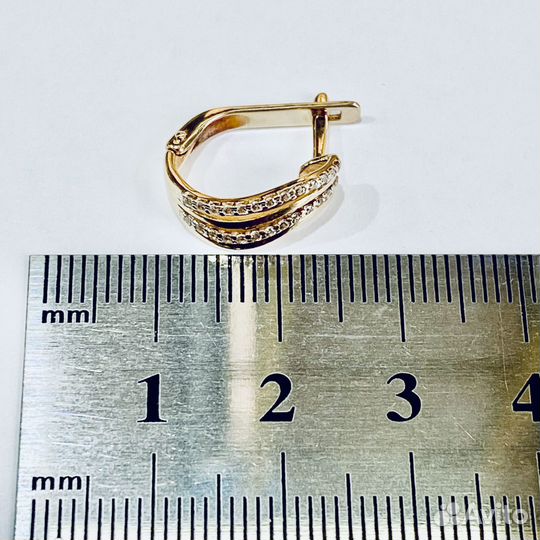 Золотые серьги с камнем