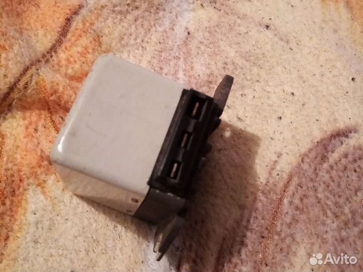 Электронное реле заряда