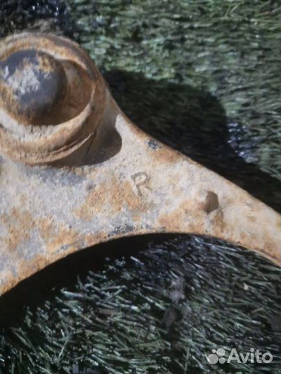 Рычаг подвески верхний передний правый Lexus Gs300