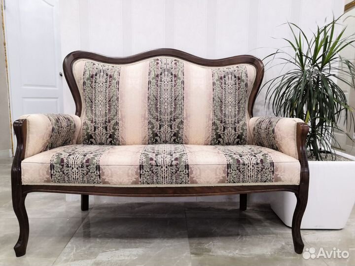 Диван маленький