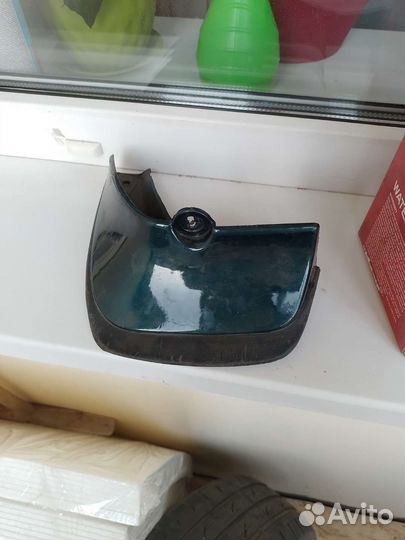 Подкрылник задний зеленый