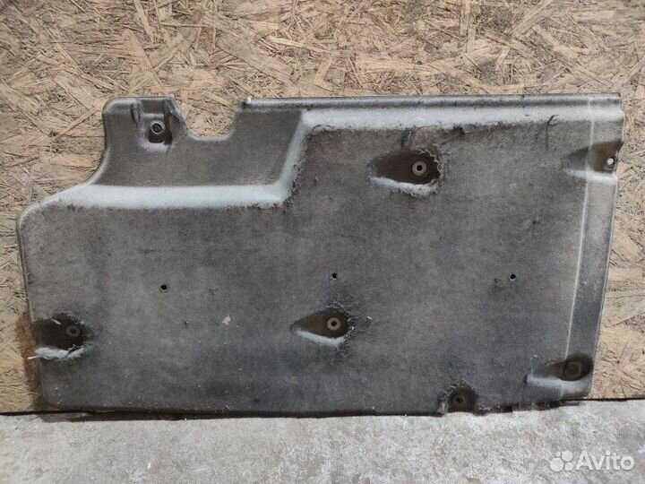 Защита днища кузова задняя правая Genesis G70