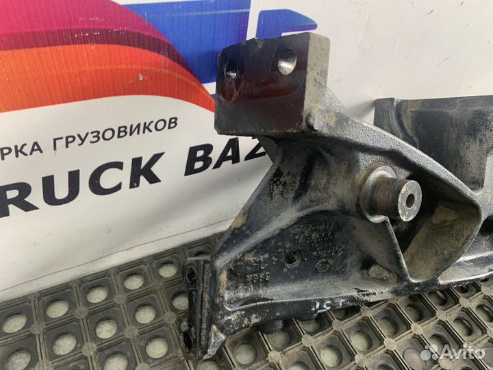 Кронштейн переднего бампера Scania 5-series