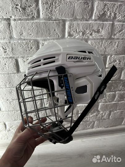 Хоккейный шлем