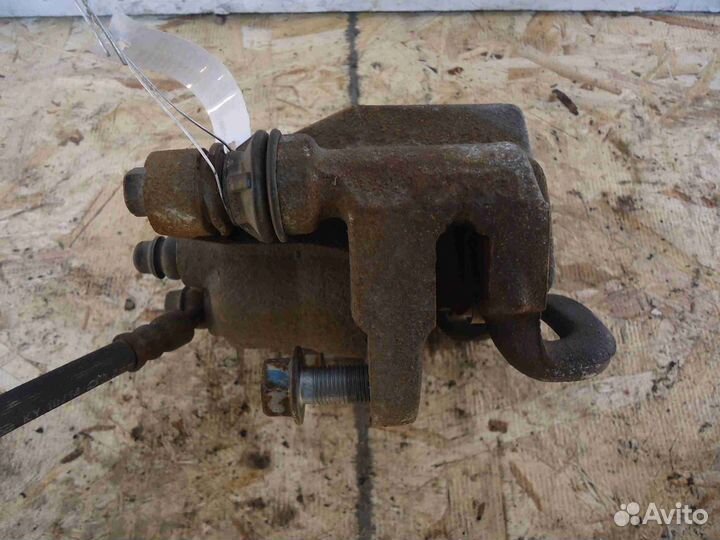 Суппорт задний левый Toyota Venza GV10