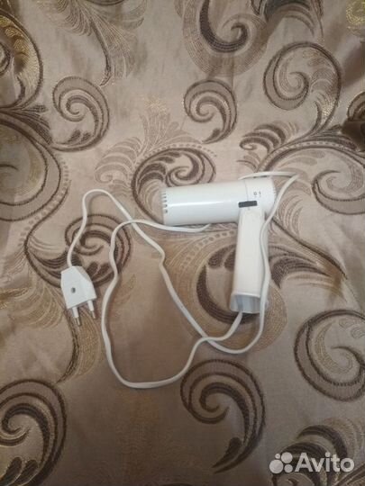 Маленький дорожный складной фен