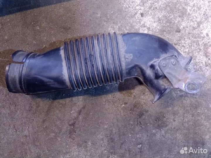 Патрубок воздушного фильтра Митсубиси Либеро