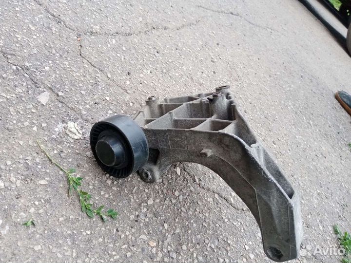 Кранштейн генератора гранта