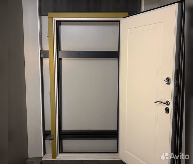 Входная дверь