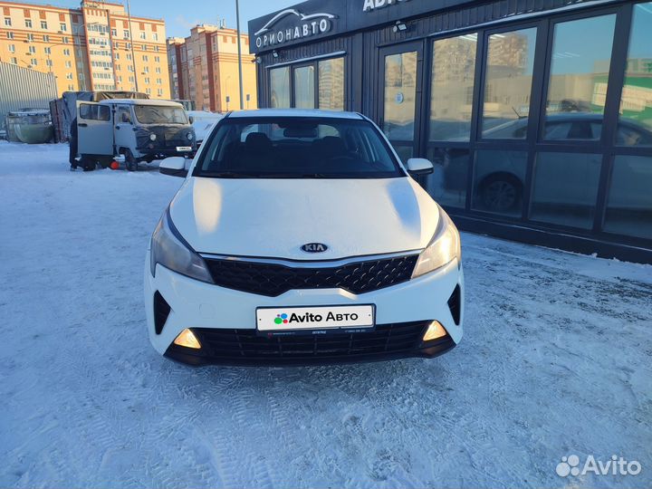 Kia Rio 1.4 AT, 2021, битый, 87 000 км