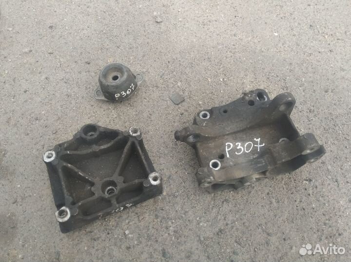 Кронштейн Пежо 307