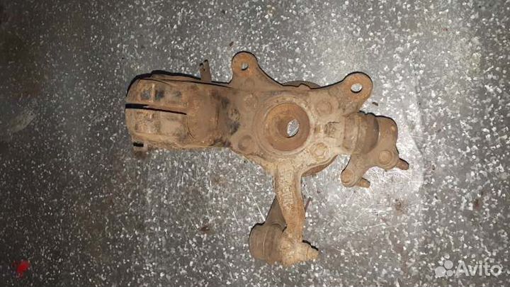 Кулак поворотный передний левый Skoda Superb 3T