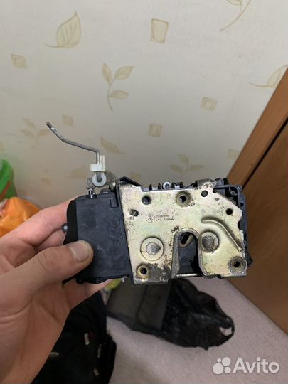 Замок багажника peugeot 307