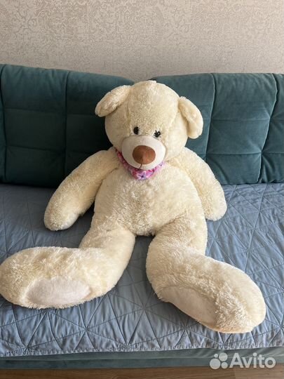 Большой мягкий медведь