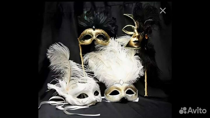 Карнавальная венецианская маска (Красный куб)