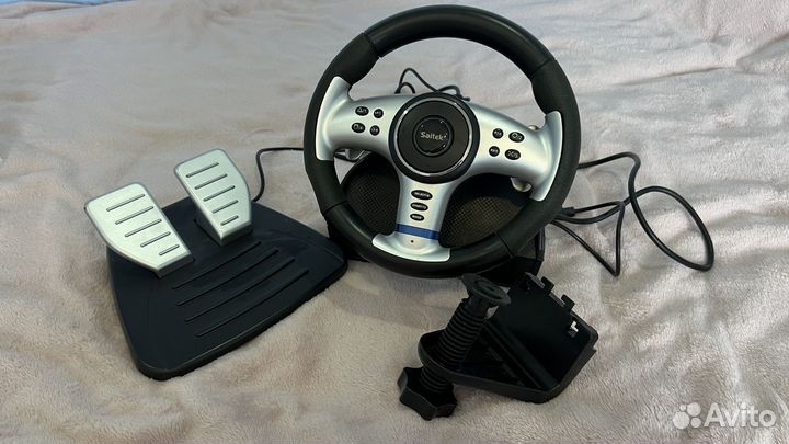 Игровой руль с педалями