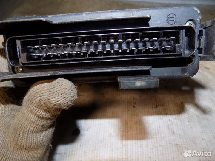 Блок управления двигателем 80/90 B3 1986-1991