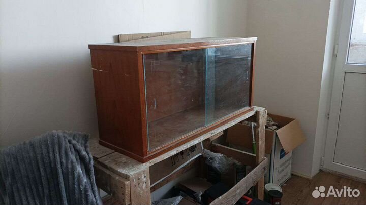 Тумба деревянная лакированная