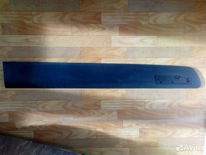 Молдинг передней левой двери