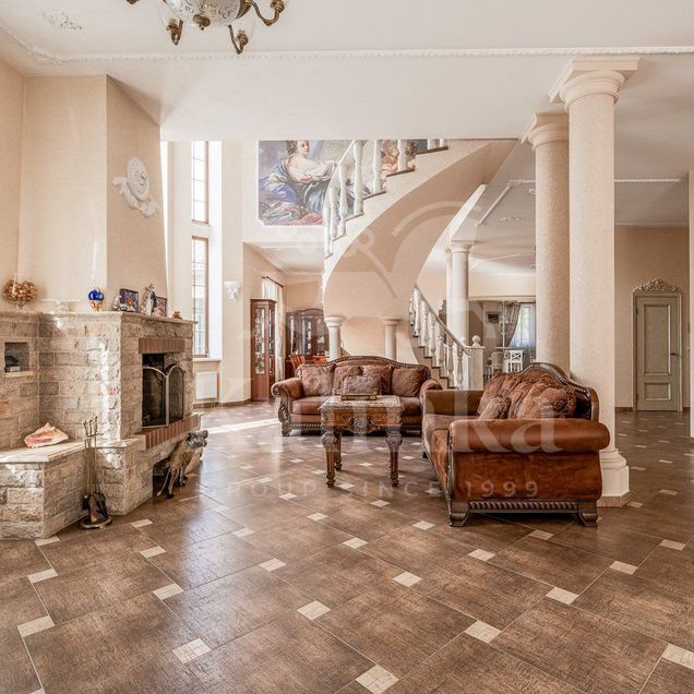 Дом 650 м² на участке 22 сот.